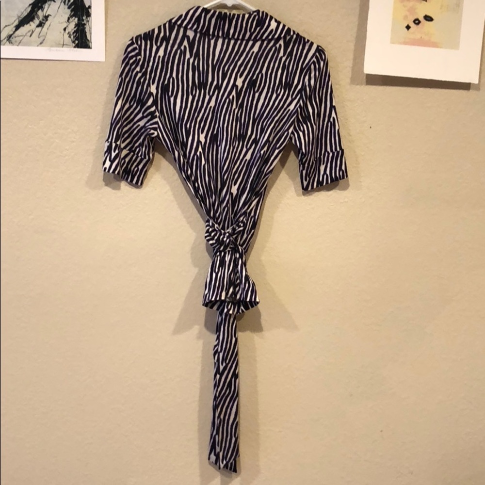 {Diane Von Furstenberg} - Size 8 - Silk Wrap Top - Picture 6 of 6